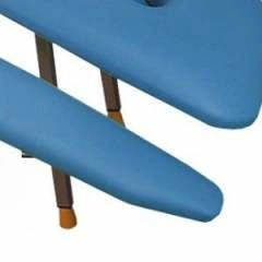 Wąski zagłówek z podłokietnikami do stołów firmy Juventas